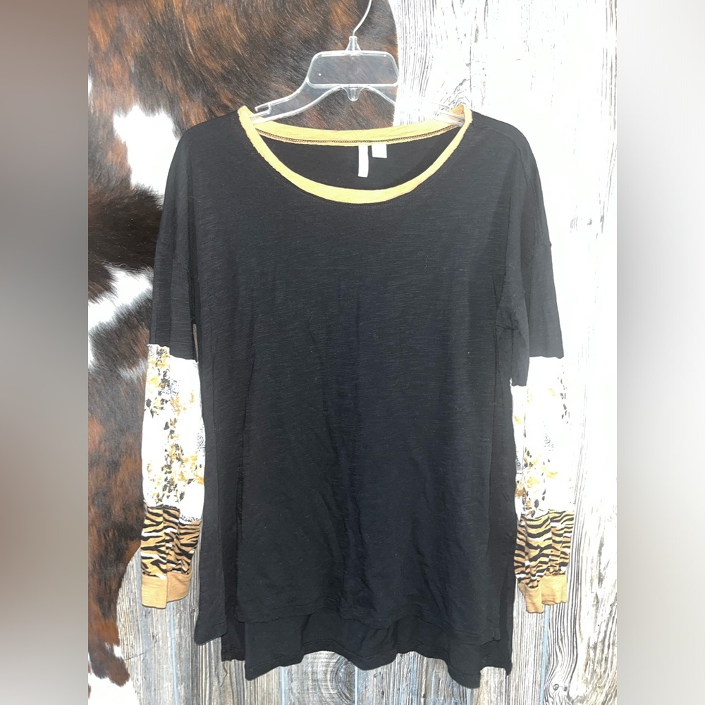 Cato size medium black with orange/gold animal and floral print sleeves
